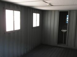 container com duas janelas